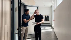 Yksi kaatuminen portaissa ja yllättävä löydös – mitä pään isku voi paljastaa tutkimuksissa?