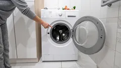 Tärkeimmät syyt, miksi pesukoneen luukkua ei kannata jättää auki – muista nämä kerralla ja lopullisesti