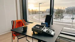 16 kilometriä valoa ilman sähköverkkoa: mitä omavaraiset aurinkopylväät opettavat myös Suomelle