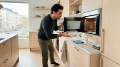 Puhdista mikroaaltouuni etikalla: 10 minuutin höyrykikka ja varotoimi, jonka moni unohtaa